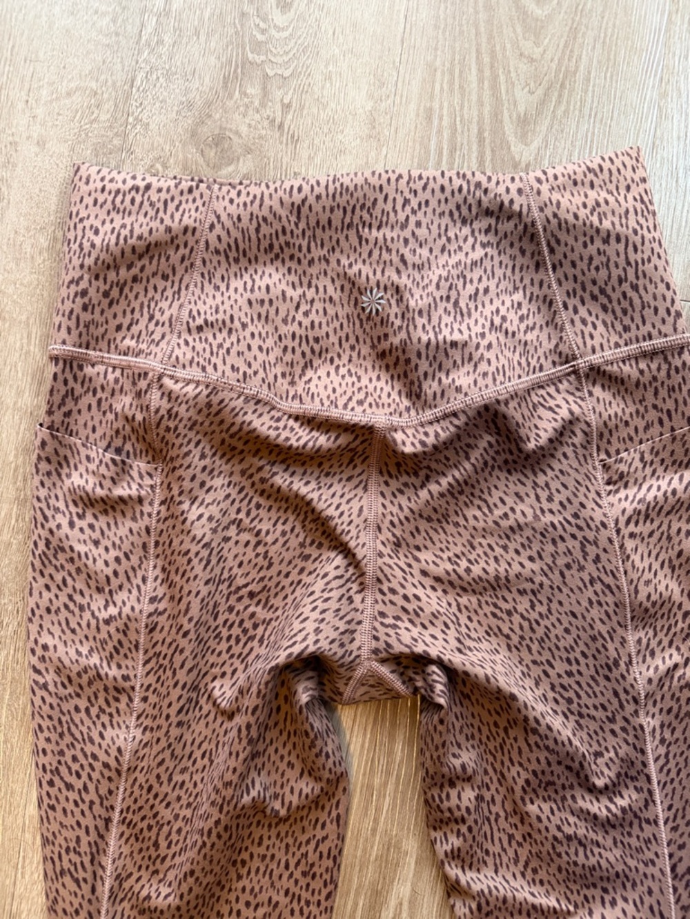 Athleta Salutation Stash Pocket II Printed 7/8 Tight Leggings Medium